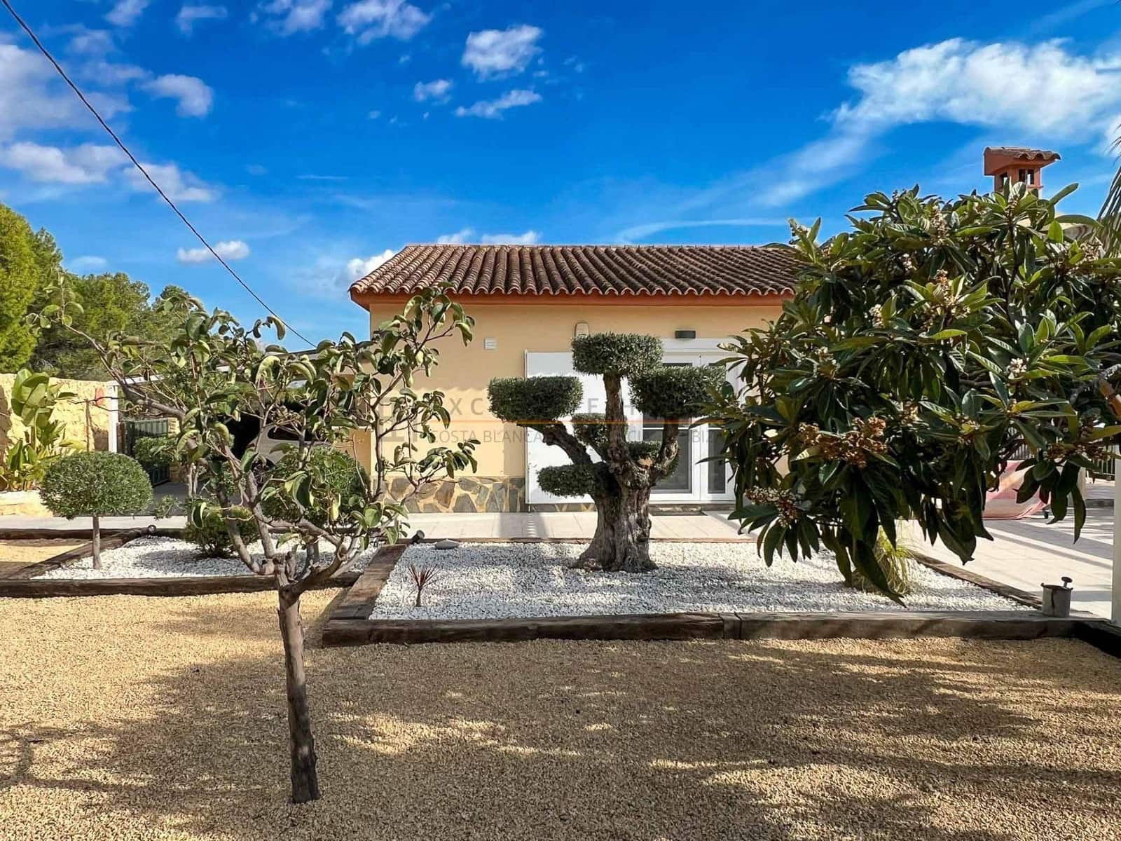 Chalet de 4 habitaciones en Polop en venta con piscina garaje - 749.000 € (Ref: 8887546)