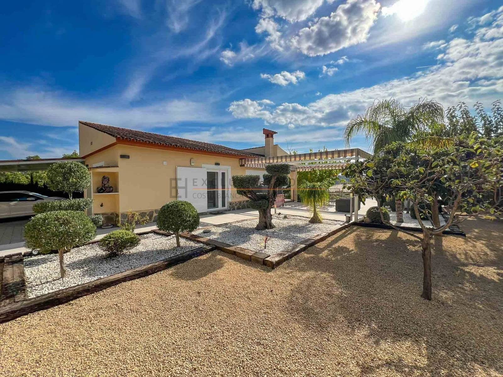 Chalet de 4 habitaciones en Polop en venta con piscina garaje - 749.000 € (Ref: 8887546)