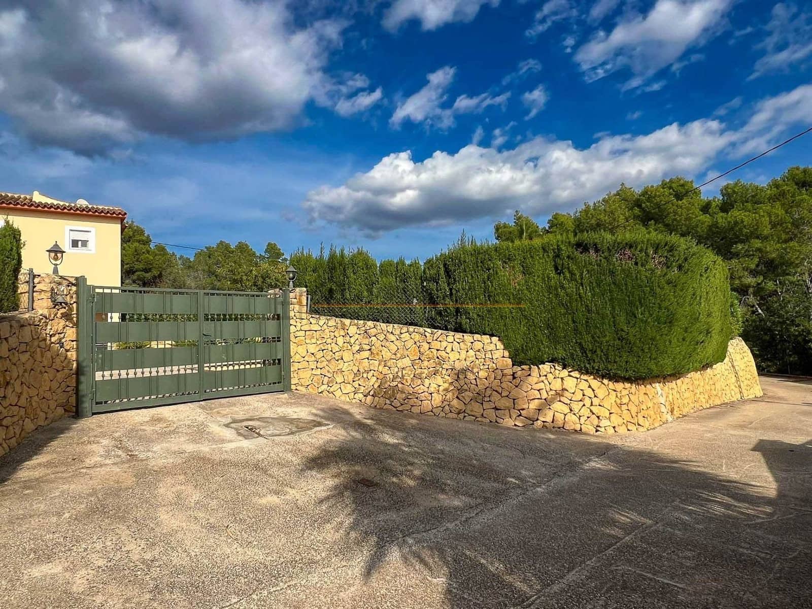 Chalet de 4 habitaciones en Polop en venta con piscina garaje - 749.000 € (Ref: 8887546)