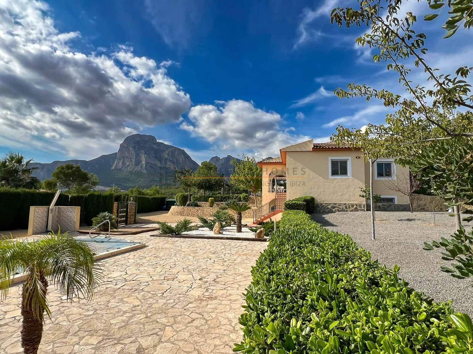 Chalet de 4 habitaciones en Polop en venta con piscina garaje - 749.000 € (Ref: 8887546)