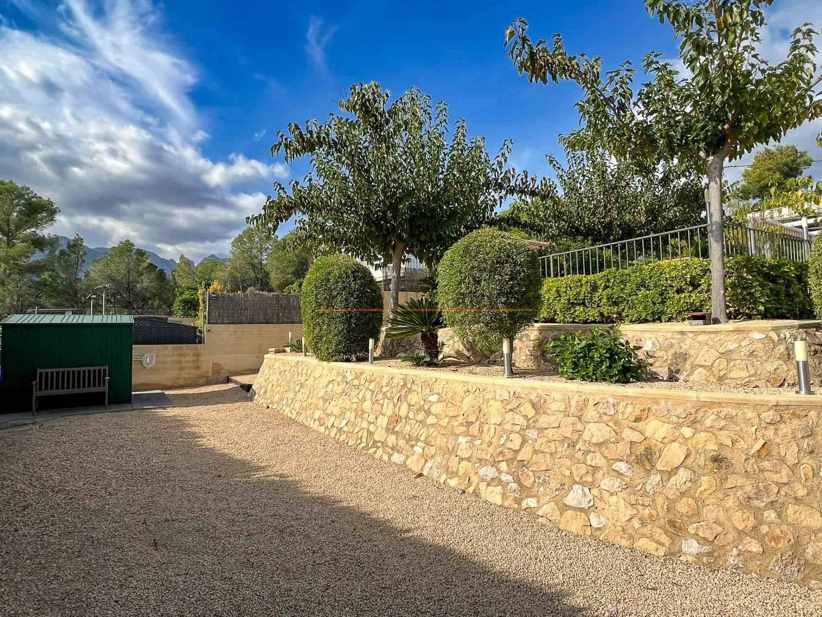 Chalet de 4 habitaciones en Polop en venta con piscina garaje - 749.000 € (Ref: 8887546)