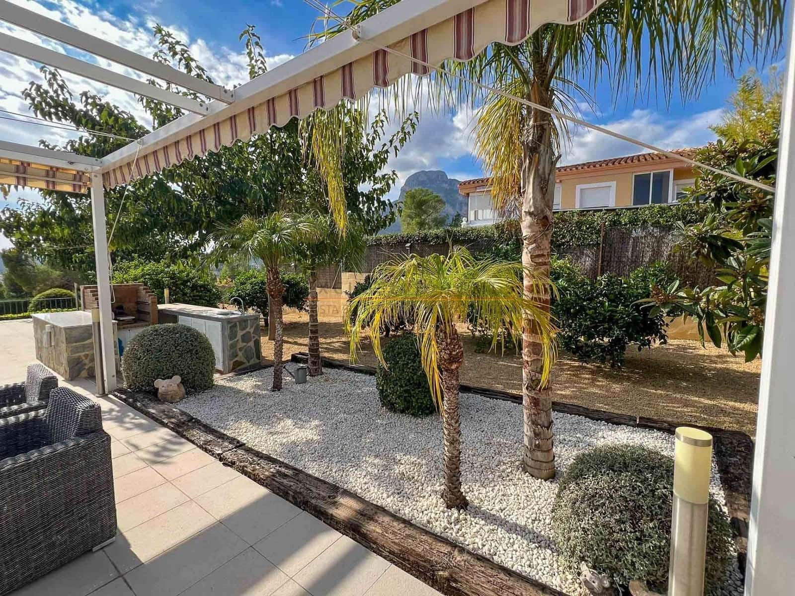 Chalet de 4 habitaciones en Polop en venta con piscina garaje - 749.000 € (Ref: 8887546)