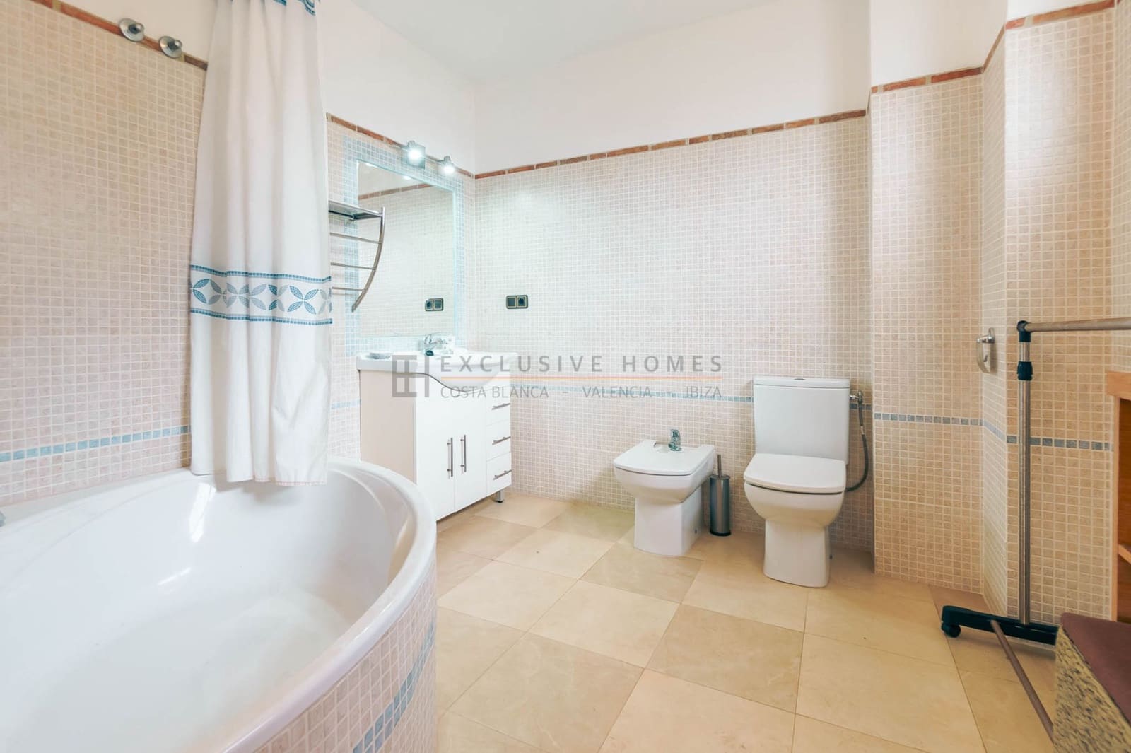 4 bedroom Villa for sale in Altea la Vella with pool garage - € 632,000 (Ref: 8905058)