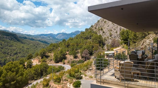 3 sypialnia Willa na sprzedaż w Callosa d'En Sarrià z basenem garażem - 1 895 000 € (Ref: 9941706)