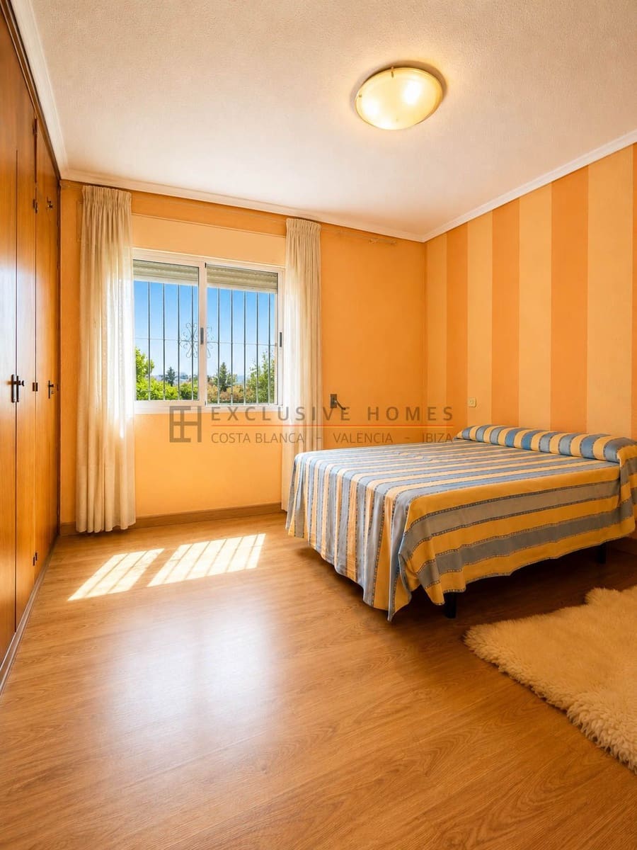 4 bedroom Villa for sale in Benidorm with garage - € 790,000 (Ref: 9949128)