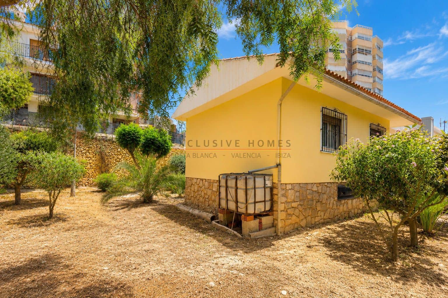 4 bedroom Villa for sale in Benidorm with garage - € 790,000 (Ref: 9949128)