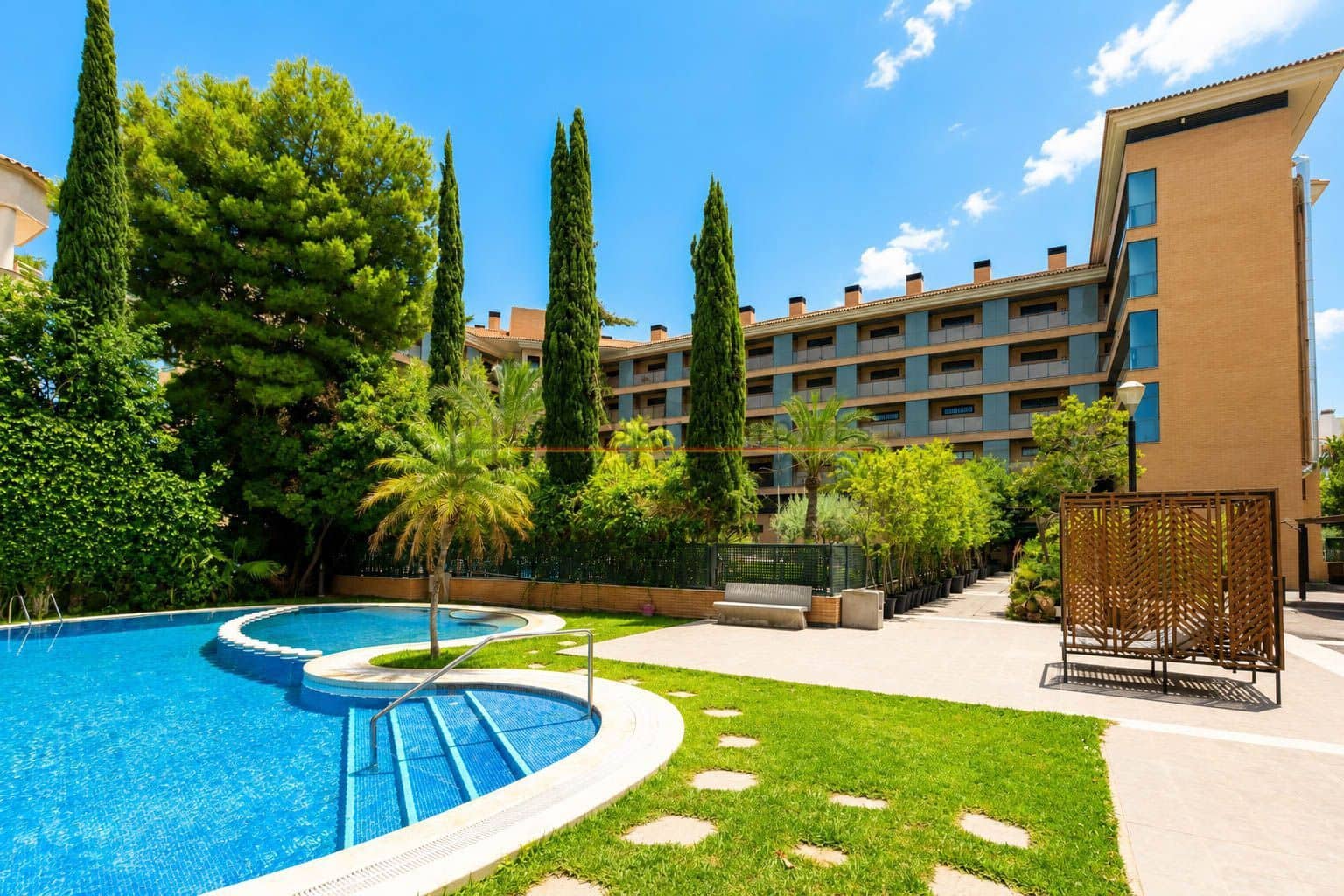 1 soverom Leilighet til salgs i Albir med svømmebasseng garasje - € 425 000 (Ref: 9978137)