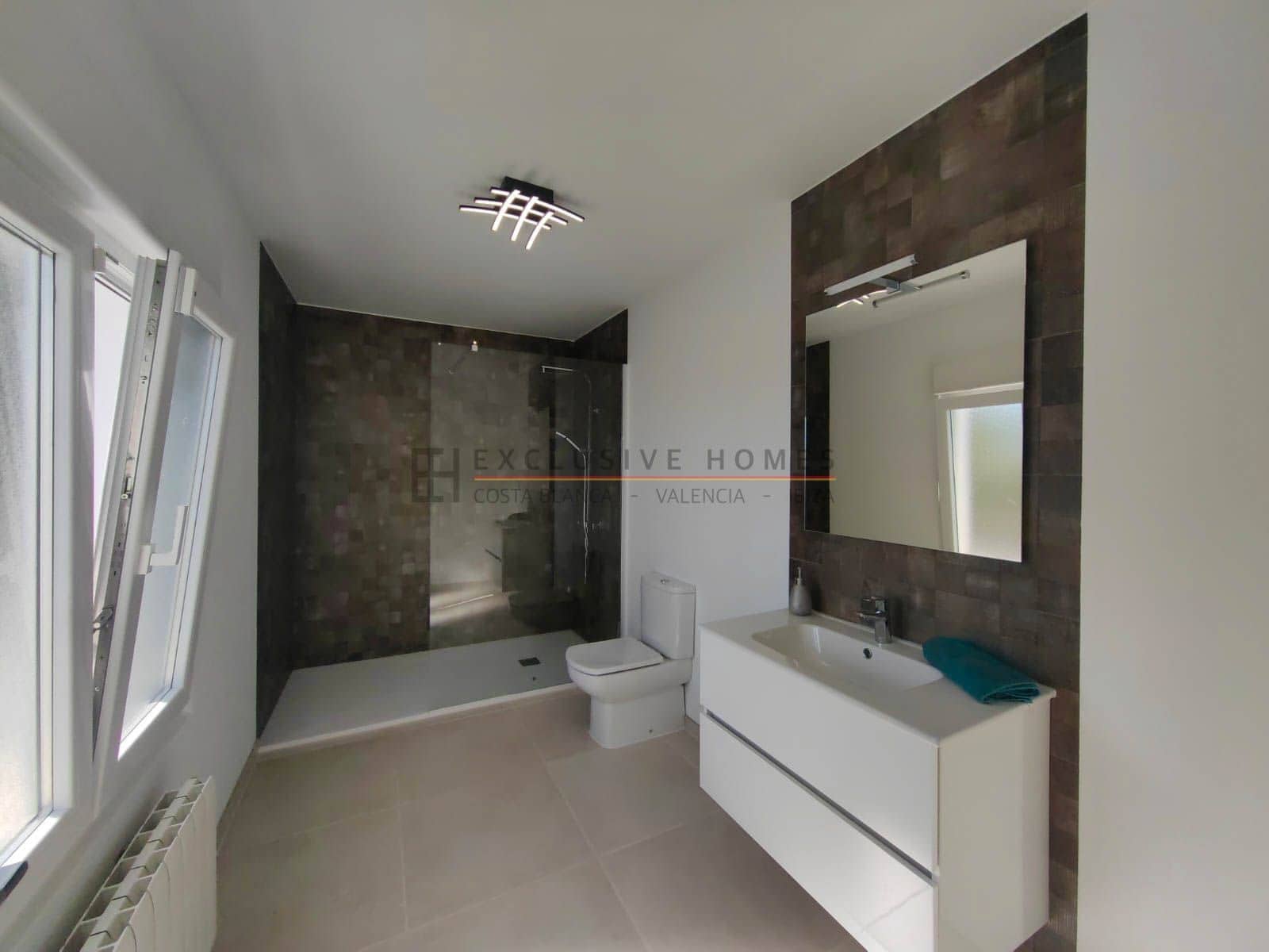 4 soverom Villa til salgs i Calpe / Calp med svømmebasseng garasje - € 899 000 (Ref: 9981802)