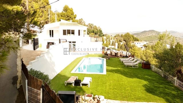 4 soverom Villa til salgs i Calpe / Calp med svømmebasseng garasje - € 899 000 (Ref: 9981802)