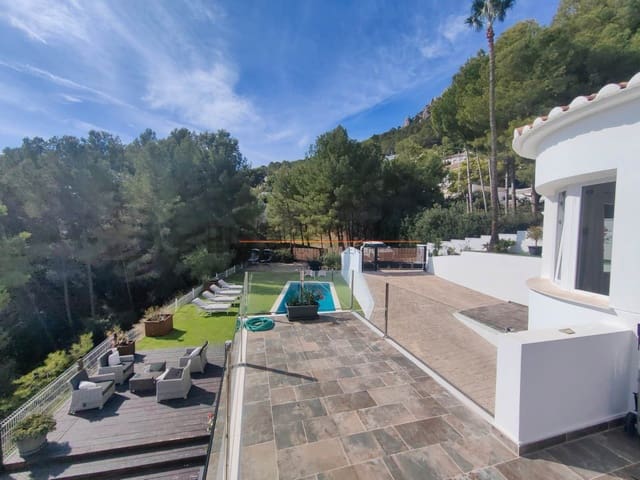 4 soverom Villa til salgs i Calpe / Calp med svømmebasseng garasje - € 899 000 (Ref: 9981802)
