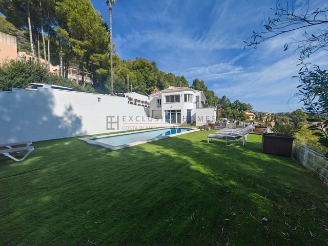 4 soverom Villa til salgs i Calpe / Calp med svømmebasseng garasje - € 899 000 (Ref: 9981802)