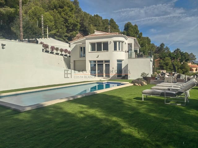 4 soverom Villa til salgs i Calpe / Calp med svømmebasseng garasje - € 899 000 (Ref: 9981802)