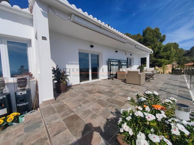 4 soverom Villa til salgs i Calpe / Calp med svømmebasseng garasje - € 899 000 (Ref: 9981802)