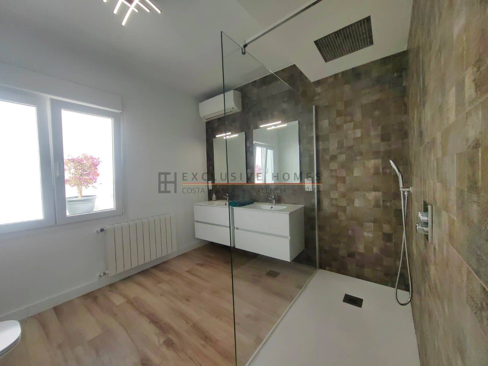 4 soverom Villa til salgs i Calpe / Calp med svømmebasseng garasje - € 899 000 (Ref: 9981802)
