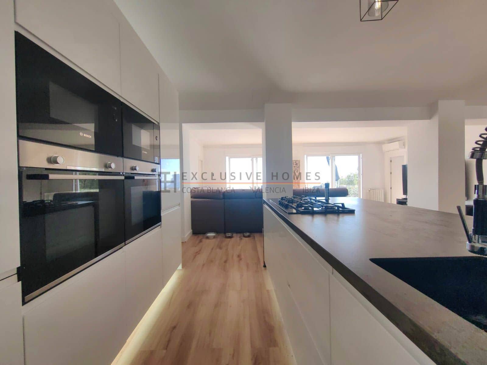 4 soverom Villa til salgs i Calpe / Calp med svømmebasseng garasje - € 899 000 (Ref: 9981802)