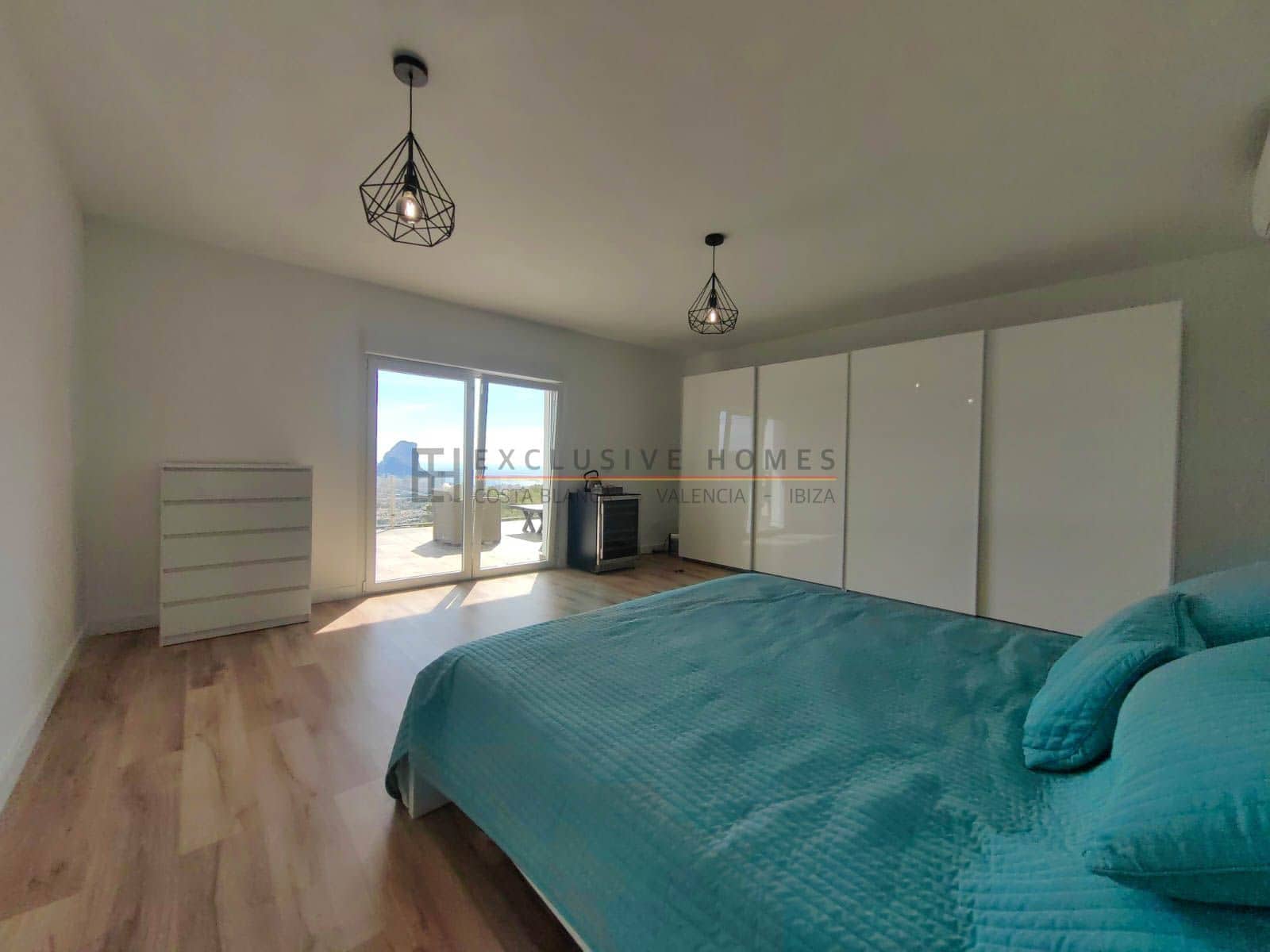 4 soverom Villa til salgs i Calpe / Calp med svømmebasseng garasje - € 899 000 (Ref: 9981802)
