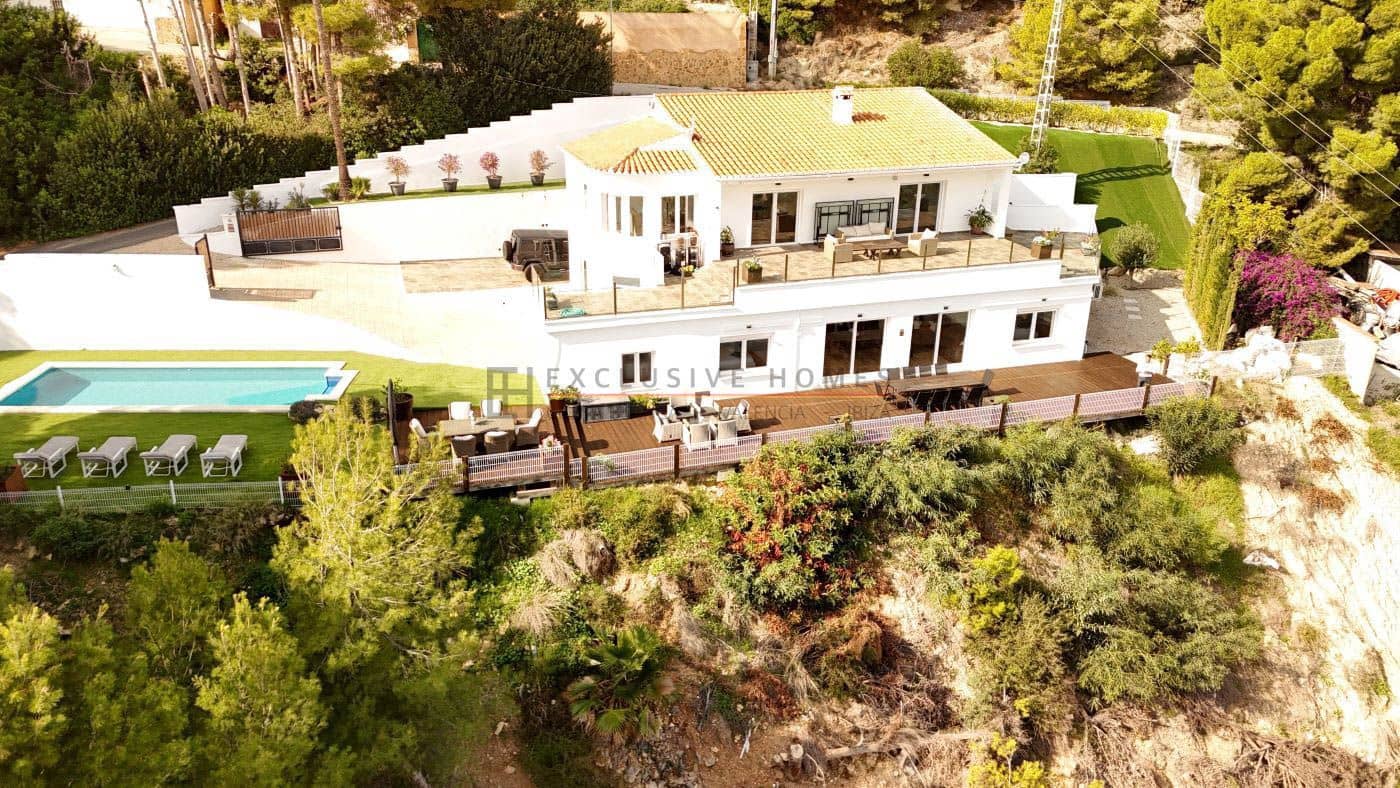 4 soverom Villa til salgs i Calpe / Calp med svømmebasseng garasje - € 899 000 (Ref: 9981802)