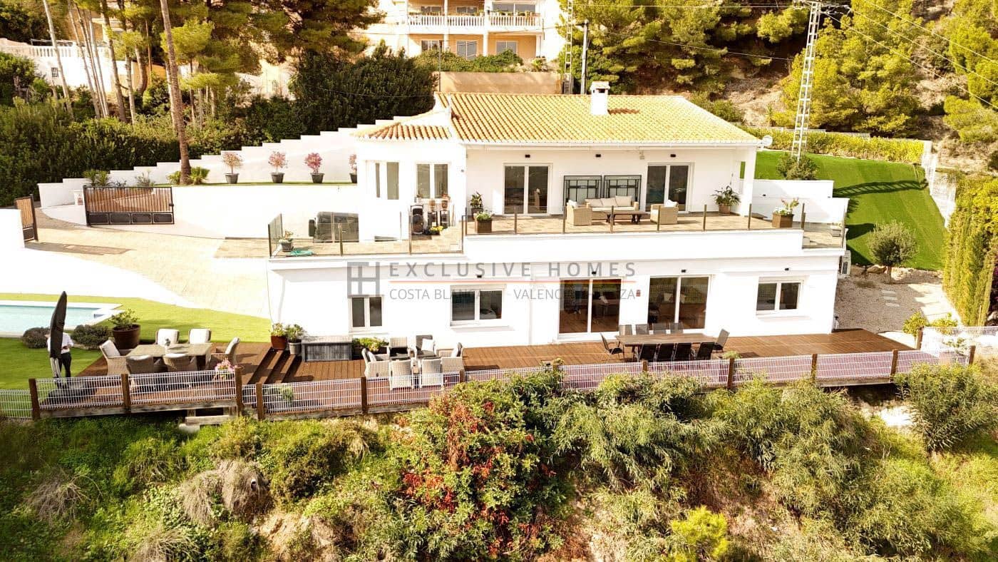 4 soverom Villa til salgs i Calpe / Calp med svømmebasseng garasje - € 899 000 (Ref: 9981802)