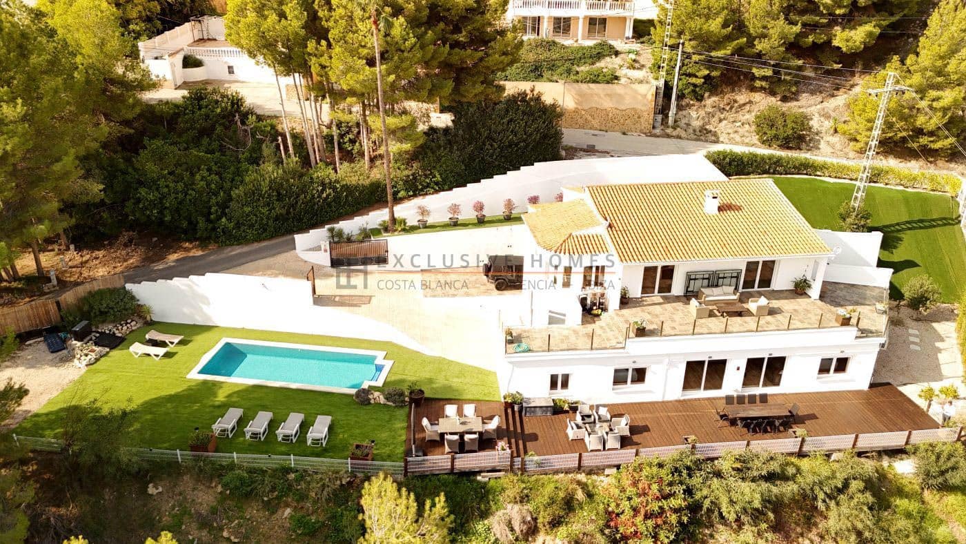 4 soverom Villa til salgs i Calpe / Calp med svømmebasseng garasje - € 899 000 (Ref: 9981802)