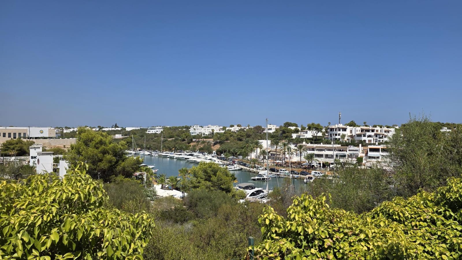1 sovrum Lägenhet till salu i Cala d'Or med pool - 365 000 € (Ref: 10000749)