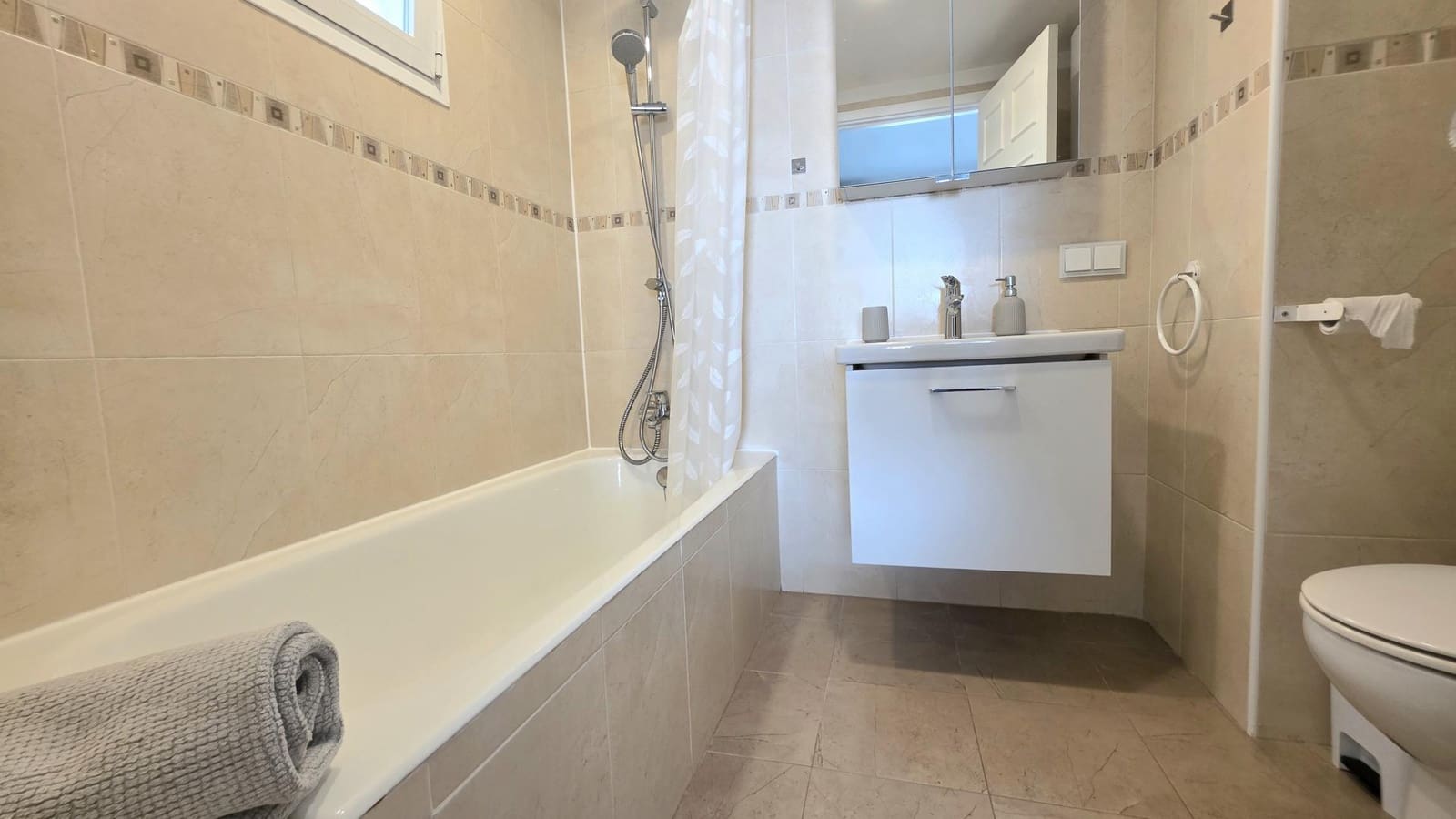 2 sovrum Lägenhet till salu i Cala Esmeralda med pool - 325 000 € (Ref: 10035922)