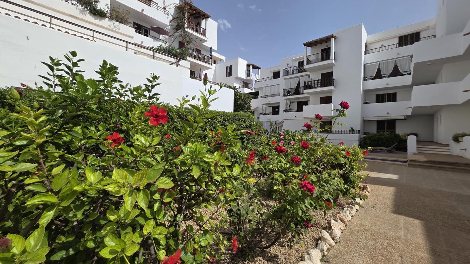 2 sovrum Lägenhet till salu i Cala Esmeralda med pool - 325 000 € (Ref: 10035922)