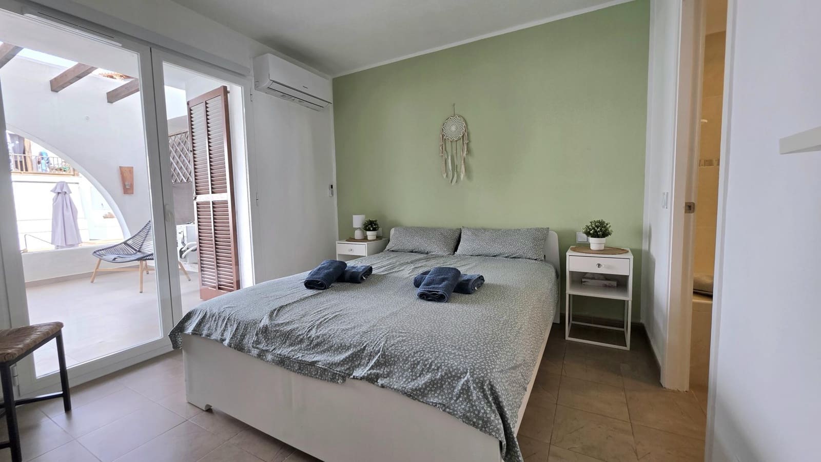 2 sovrum Lägenhet till salu i Cala Esmeralda med pool - 325 000 € (Ref: 10035922)