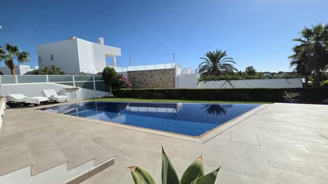 4 chambre Villa/Maison Semi-Mitoyenne à vendre à Cala d'Or, Santanyí avec piscine garage - 1 250 000 € (Ref: 10079888)