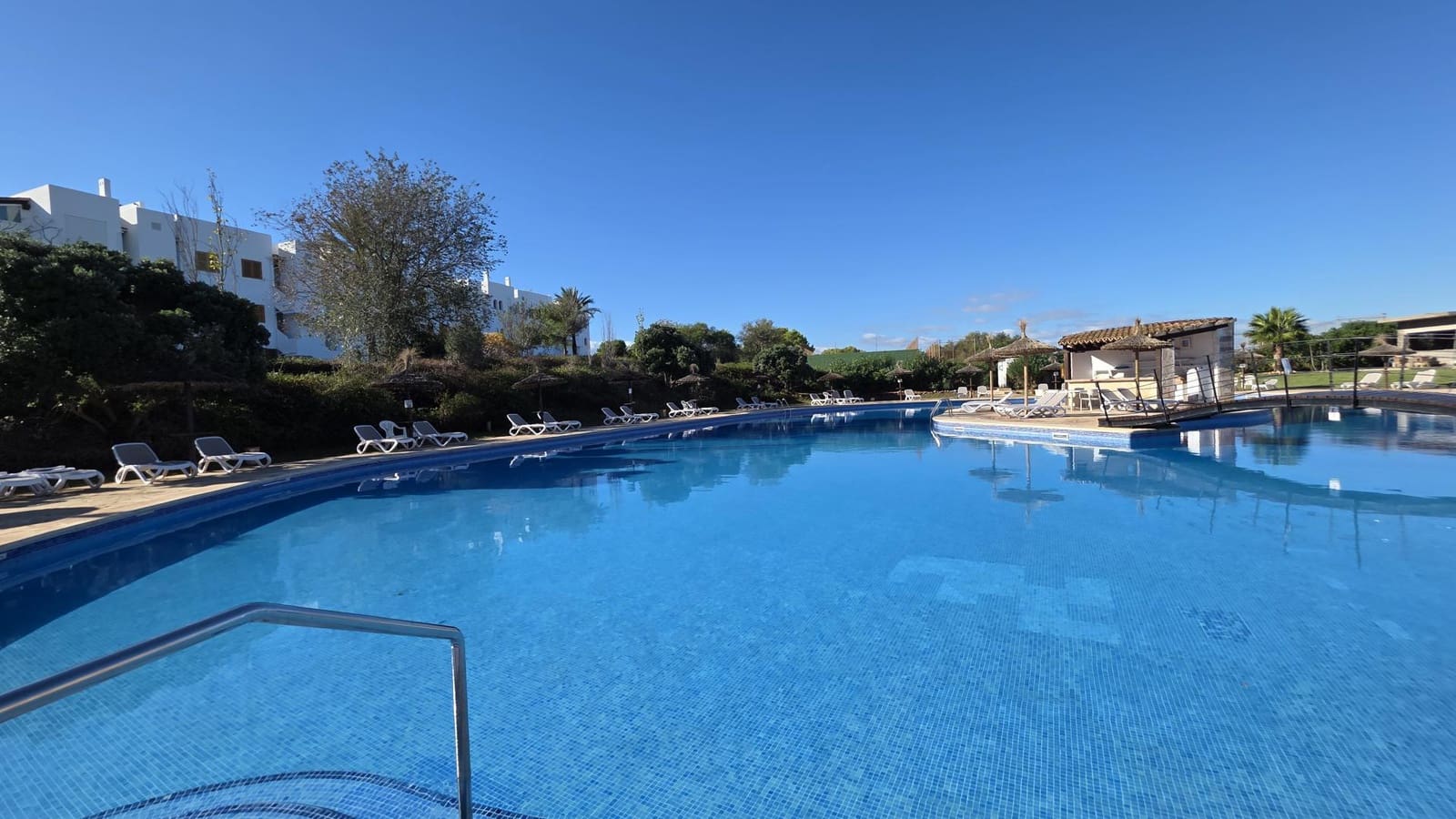 2 soverom Leilighet til salgs i Cala Egos med svømmebasseng garasje - € 439 000 (Ref: 10169270)