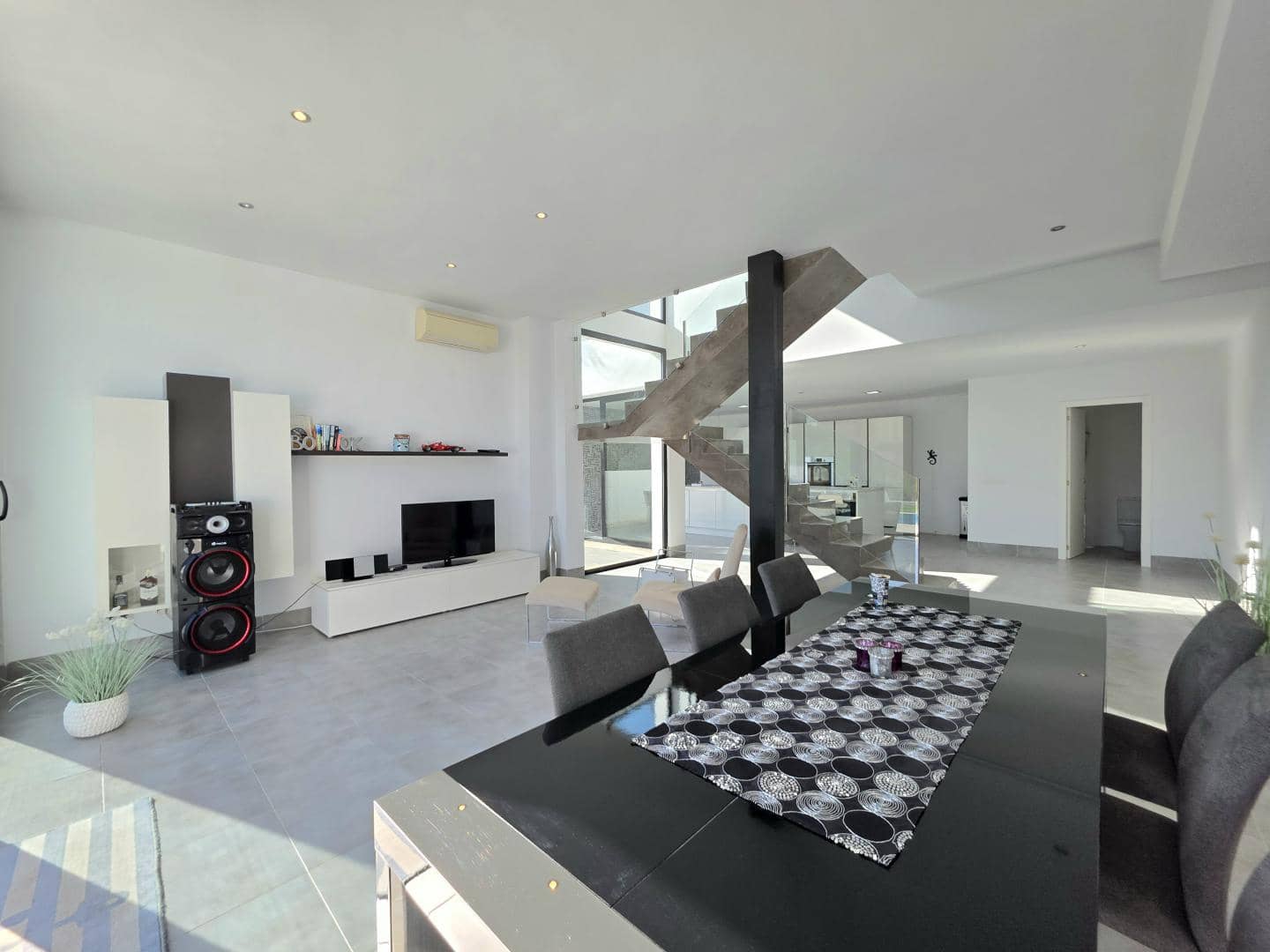 3 soveværelse Semi-Rækkehus til salg i Portocolom med swimmingpool - € 685.000 (Ref: 9144476)