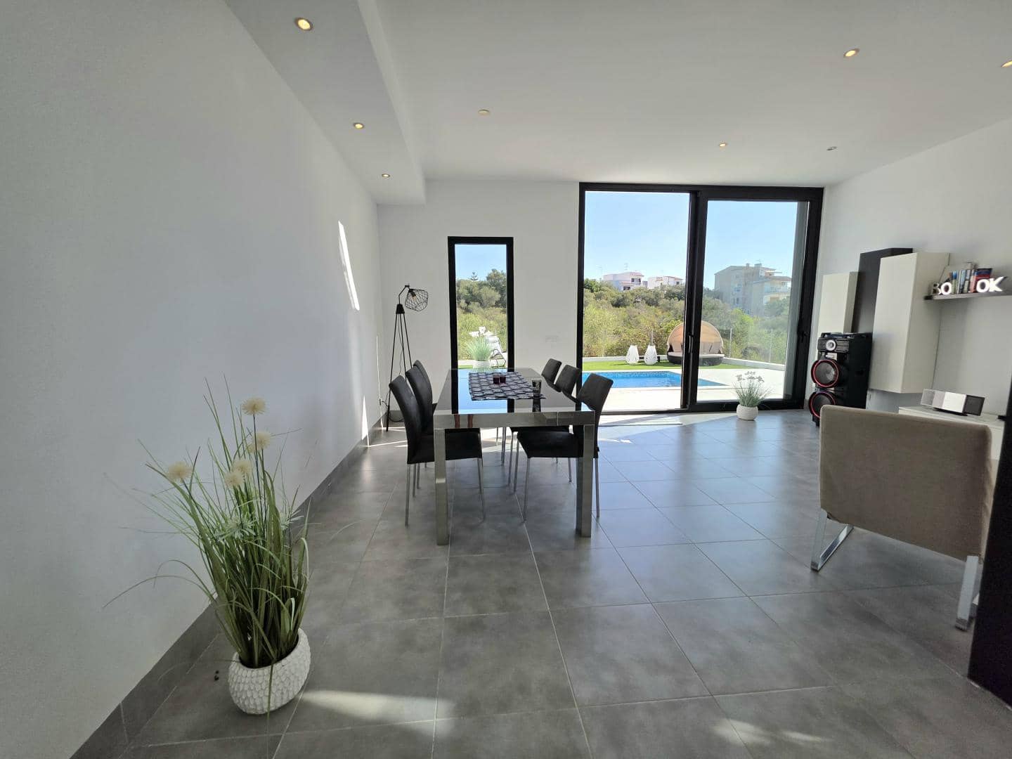 3 soveværelse Semi-Rækkehus til salg i Portocolom med swimmingpool - € 685.000 (Ref: 9144476)