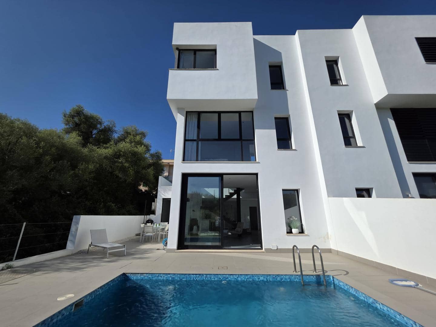 3 soveværelse Semi-Rækkehus til salg i Portocolom med swimmingpool - € 685.000 (Ref: 9144476)