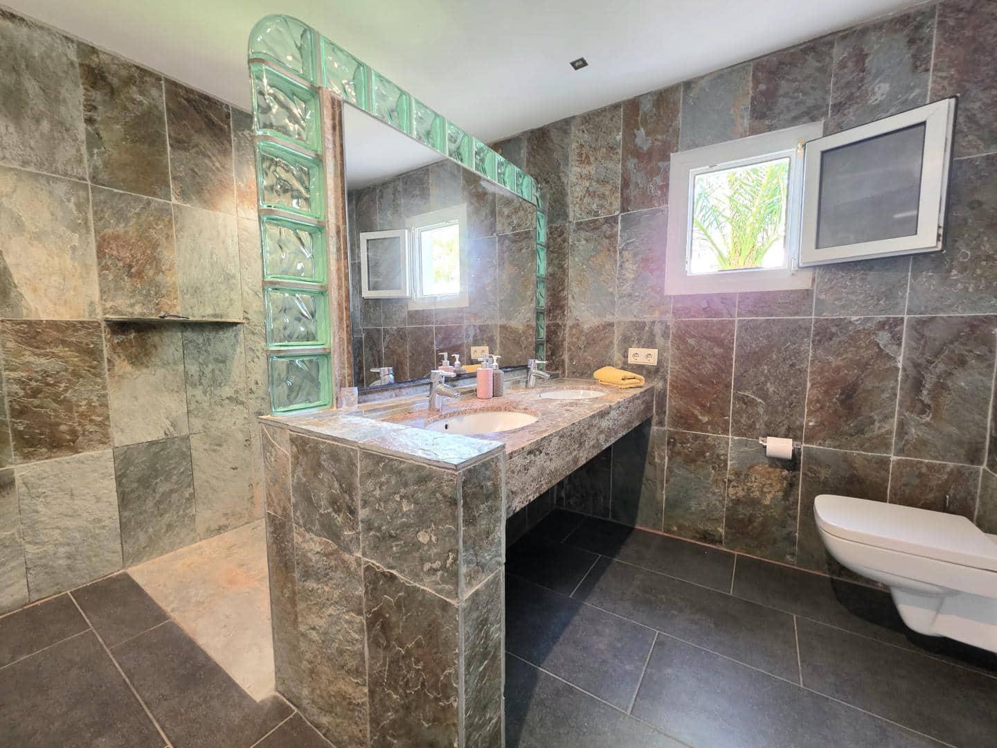 4 soverom Villa til salgs i Cala Egos med svømmebasseng garasje - € 1 750 000 (Ref: 9443401)