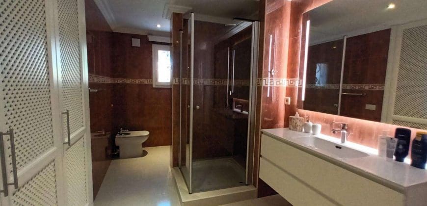 8 sypialnia Willa na sprzedaż w Cala d'Or z basenem garażem - 3 500 000 € (Ref: 9506283)