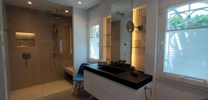 8 sypialnia Willa na sprzedaż w Cala d'Or z basenem garażem - 3 500 000 € (Ref: 9506283)