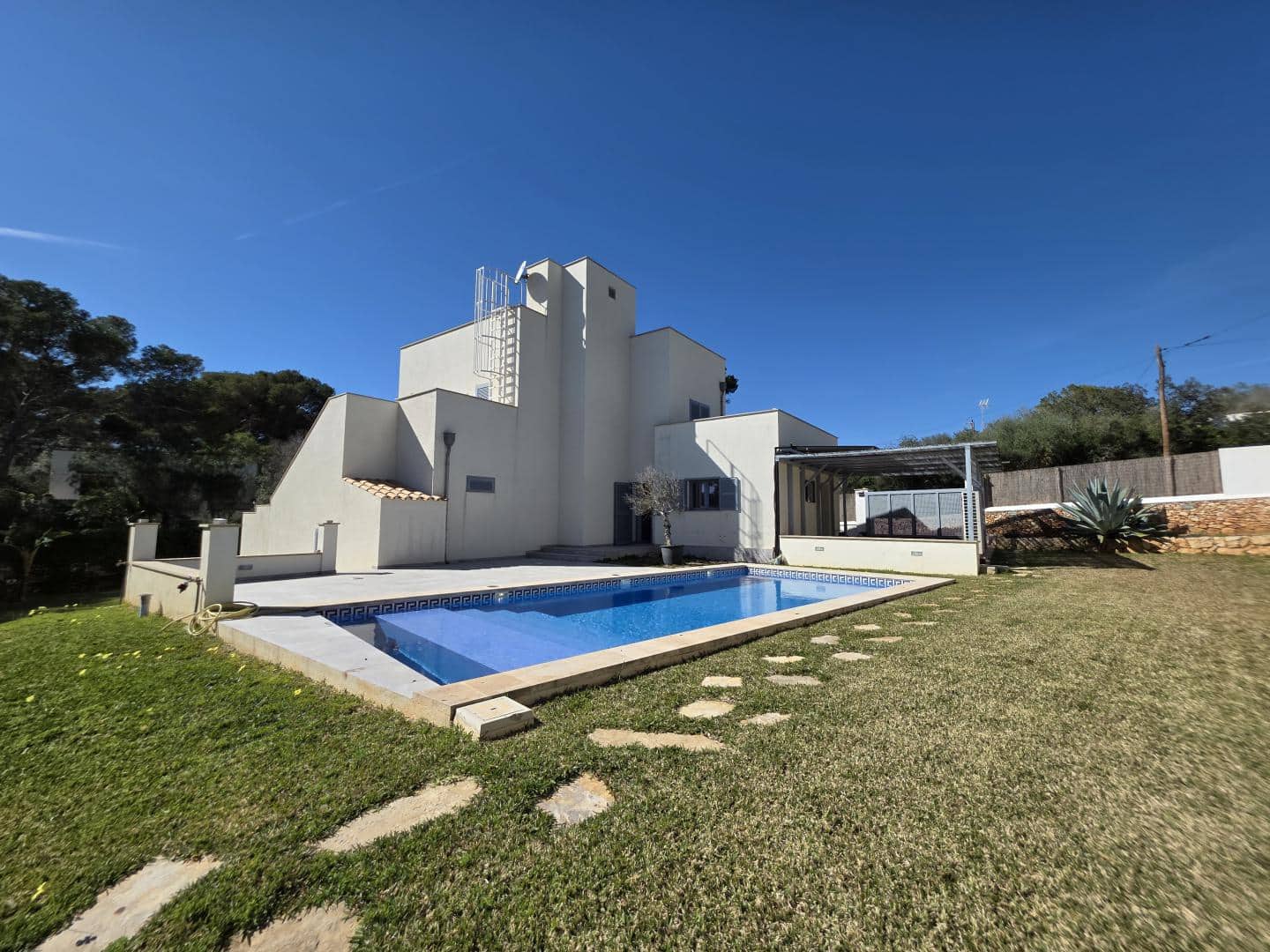 4 slaapkamer Villa te koop in Porto Petro met zwembad garage - € 1.495.000 (Ref: 9628348)