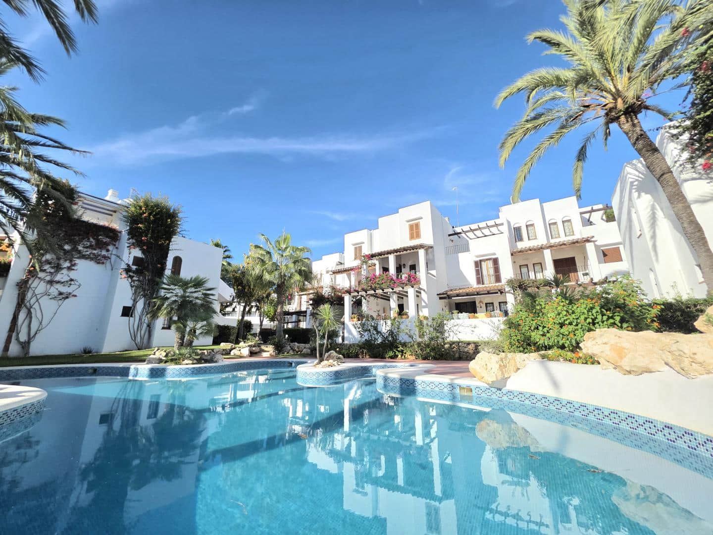 2 bedroom Apartment for sale in Cala d'Or with pool - € 399,500 (Ref: 9733447)