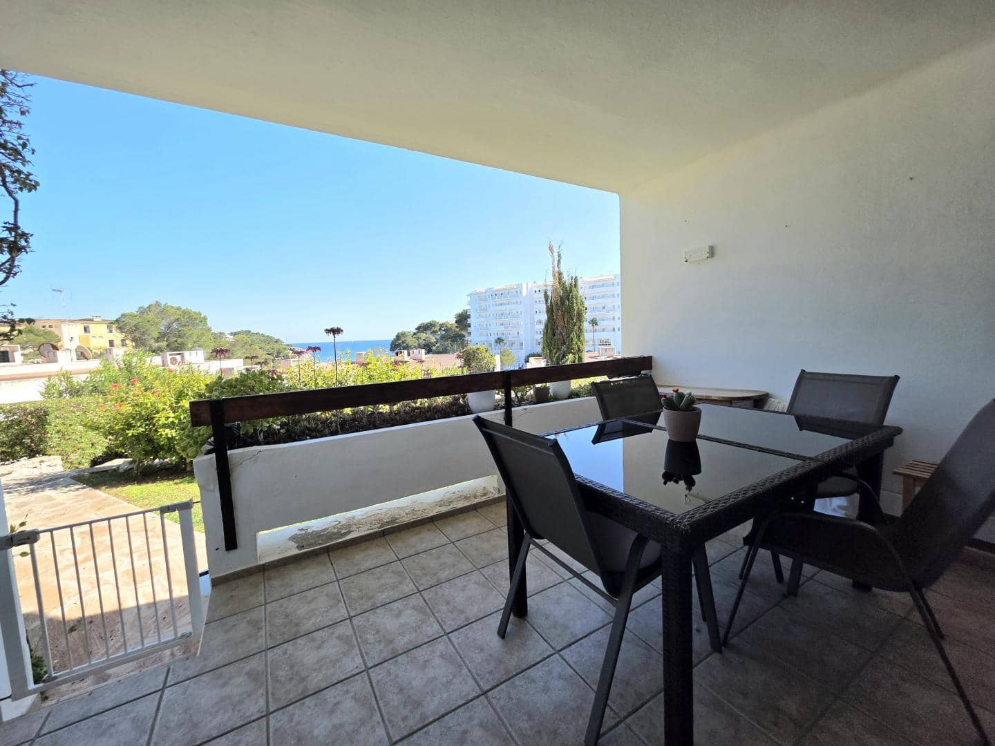 1 soveværelse Strandlejlighed til salg i Cala Ferrera med swimmingpool - € 340.000 (Ref: 9805525)