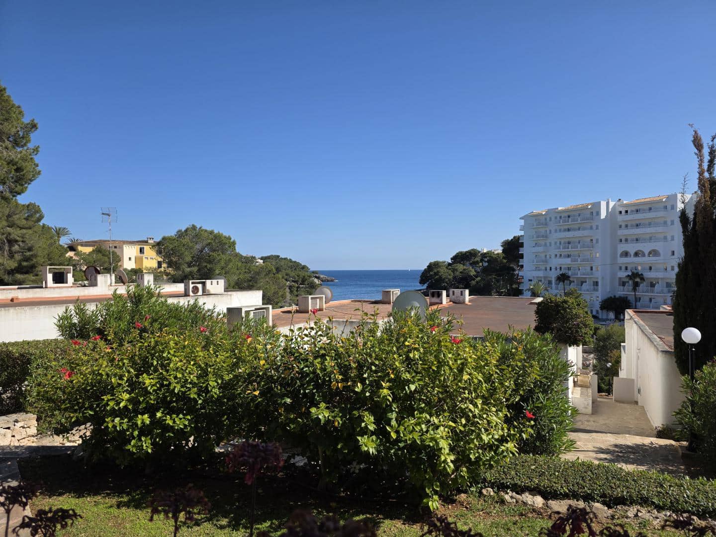 1 soveværelse Strandlejlighed til salg i Cala Ferrera med swimmingpool - € 340.000 (Ref: 9805525)