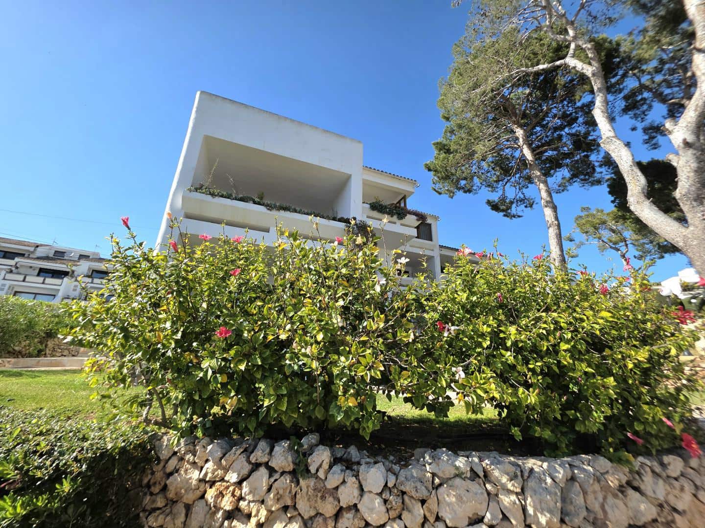 1 soveværelse Strandlejlighed til salg i Cala Ferrera med swimmingpool - € 340.000 (Ref: 9805525)