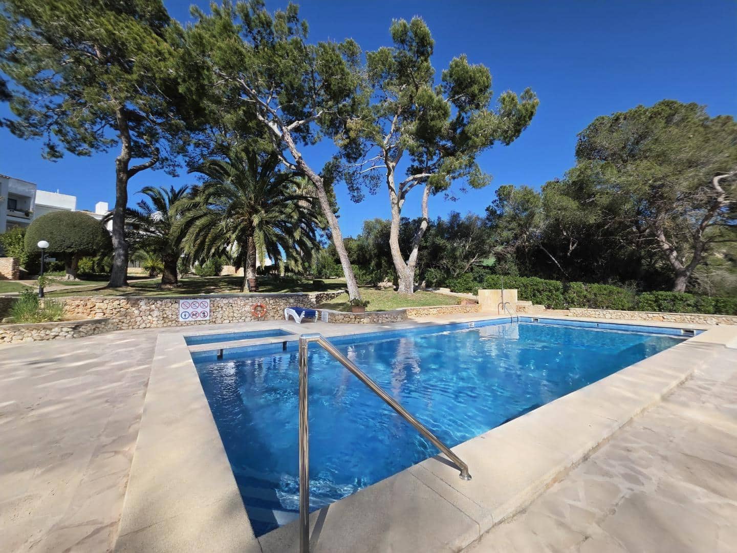1 soveværelse Strandlejlighed til salg i Cala Ferrera med swimmingpool - € 340.000 (Ref: 9805525)