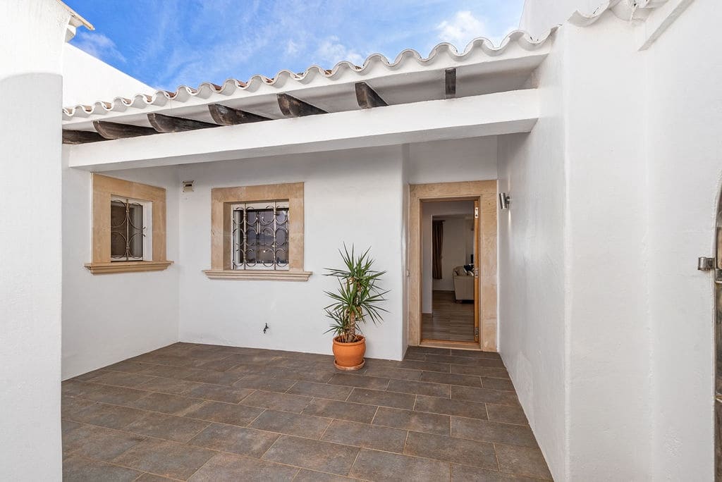 4 bedroom Villa for sale in Cala d'Or with pool garage - € 2,695,000 (Ref: 9863605)