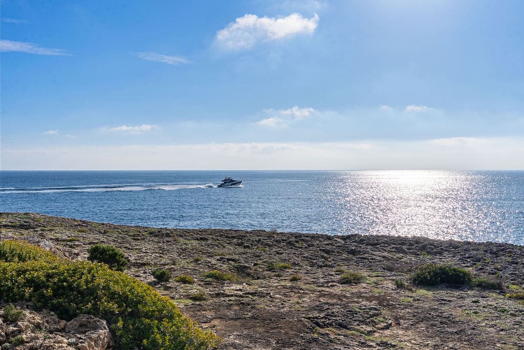4 bedroom Villa for sale in Cala d'Or with pool garage - € 2,695,000 (Ref: 9863605)