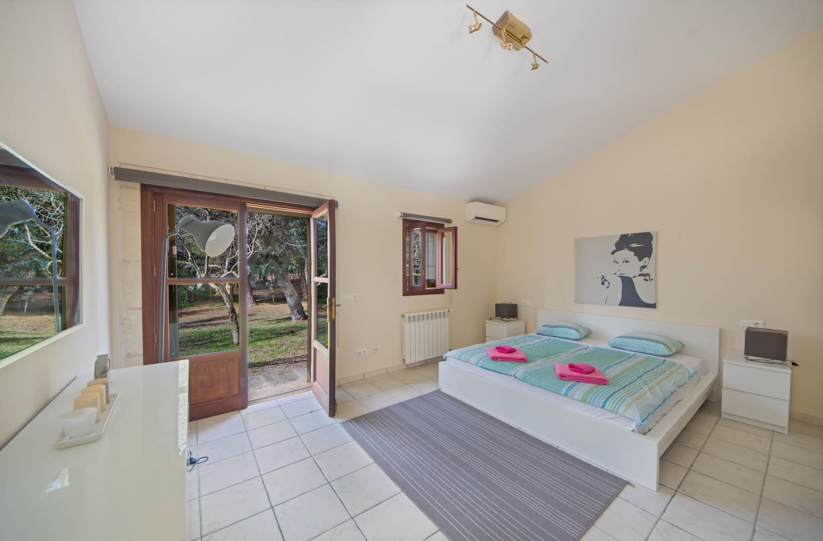 6 soveværelse Finca/Landehus til salg i Ses Salines med swimmingpool garage - € 1.950.000 (Ref: 9057987)