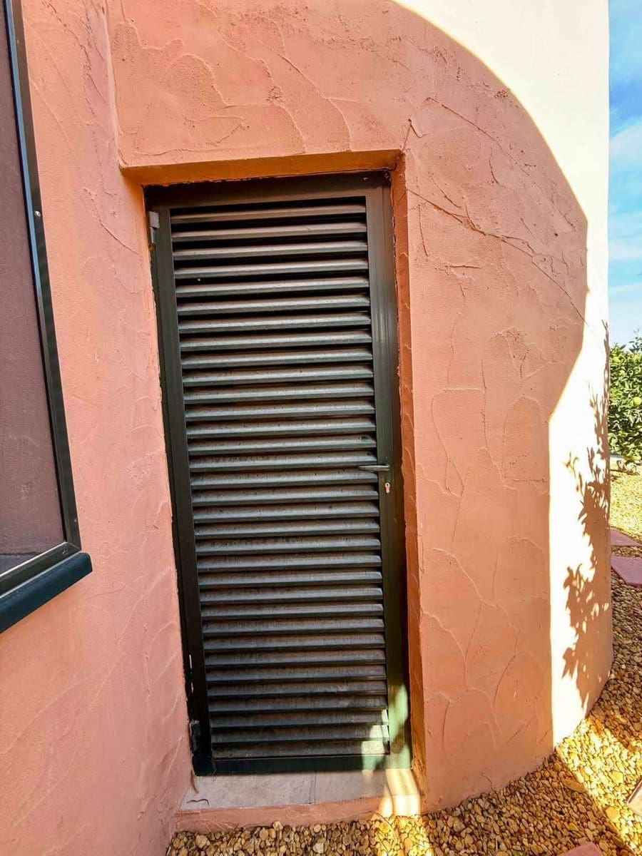 Villa for sale in Corvera with pool - € 159,900 (Ref: 9412600)