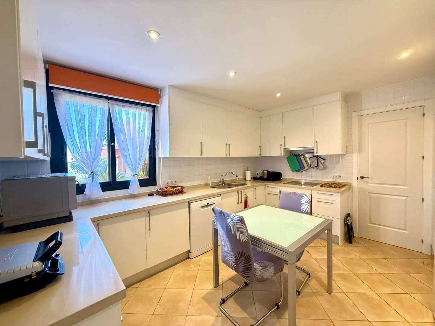 Villa for sale in Corvera with pool - € 159,900 (Ref: 9412600)