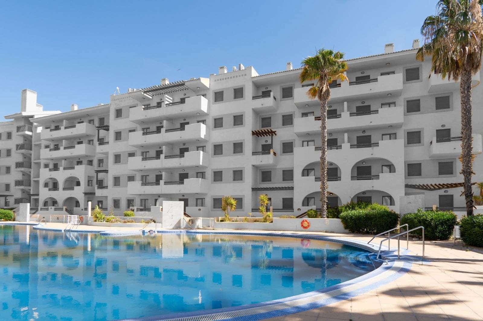 Apartment for sale in Los Alcazares with pool garage - € 110,000 (Ref: 9412635)