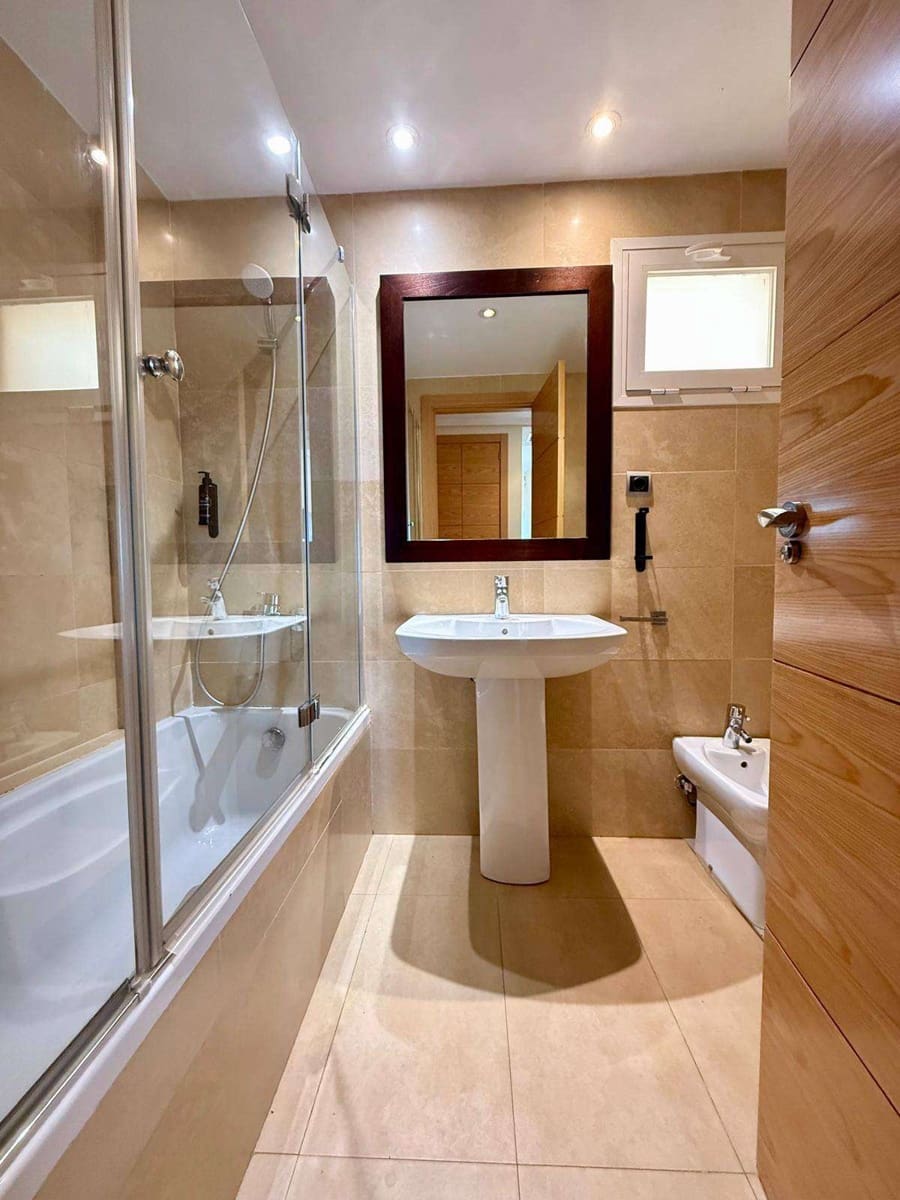 2 bedroom Apartment for sale in Los Alcazares with pool - € 130,800 (Ref: 9412636)