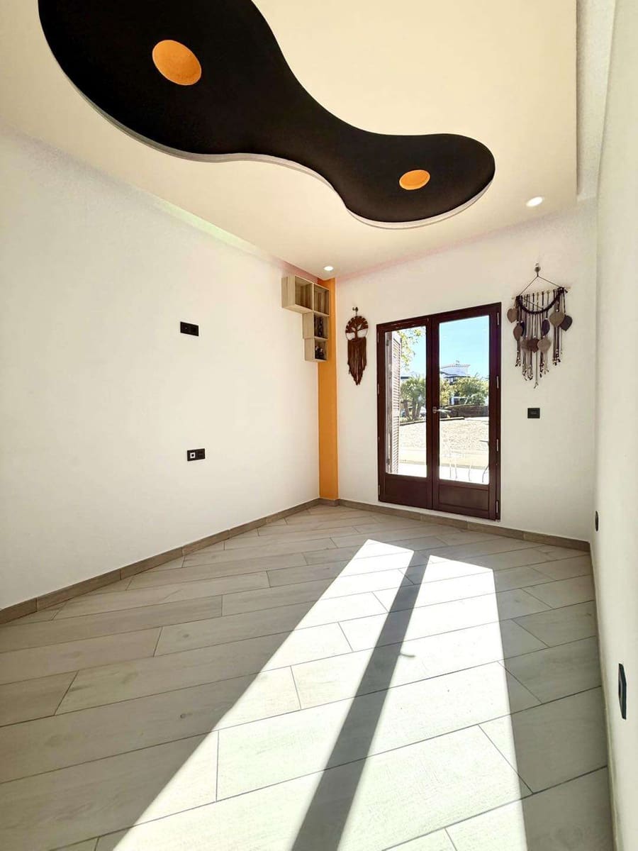 3 bedroom Apartment for sale in Banos y Mendigo - € 249,500 (Ref: 9415497)