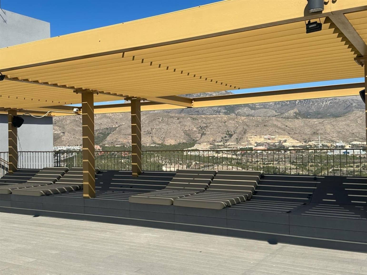 3 bedroom Apartment for sale in Benidorm with garage - € 1,095,000 (Ref: 6617211)